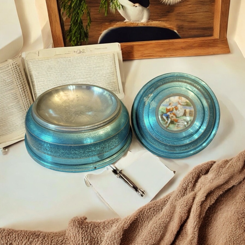 Vintage 1940/50 Decorative Blue Metallic Powder Puff Music Box